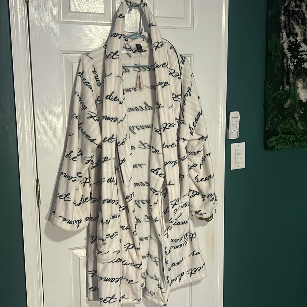 Victoria secret robe BRAND NEW